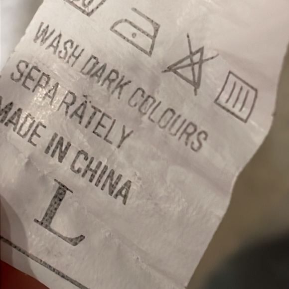 Off white lightweight v-neck sweater, women size large - Picture 7 of 7